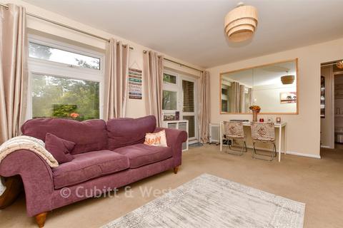 2 bedroom flat for sale, Westmoreland Drive, Sutton SM2
