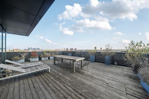 2 bedroom penthouse for sale, Amelia Street, Walworth, London, SE17