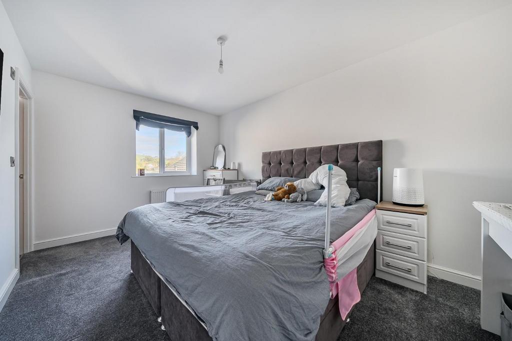 Bedroom 1.jpg