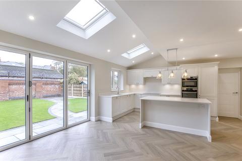 4 bedroom semi-detached house to rent, Moorland Road, York, North Yorkshire, YO10