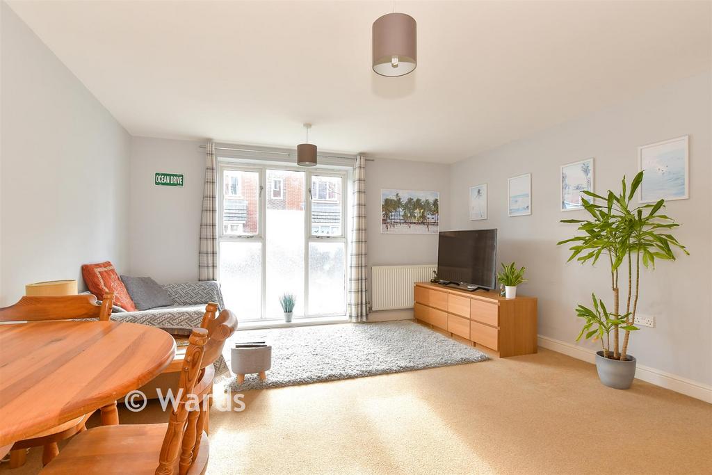 Lounge/Dining Area