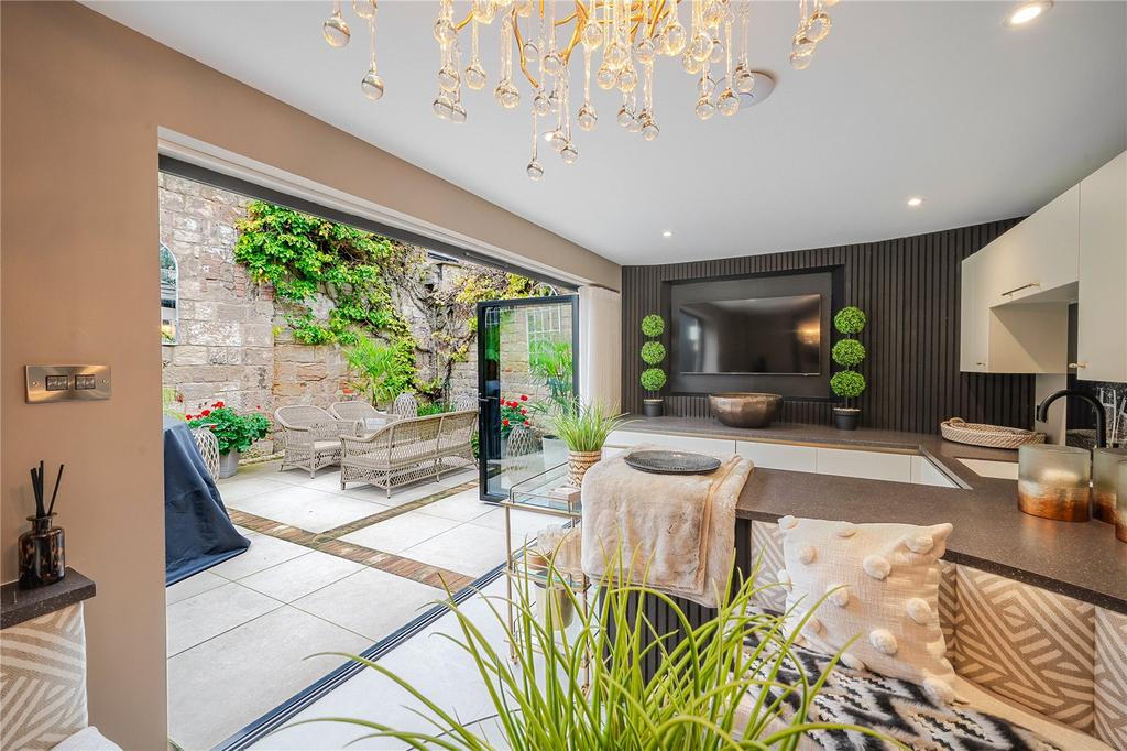 Secret Garden Room