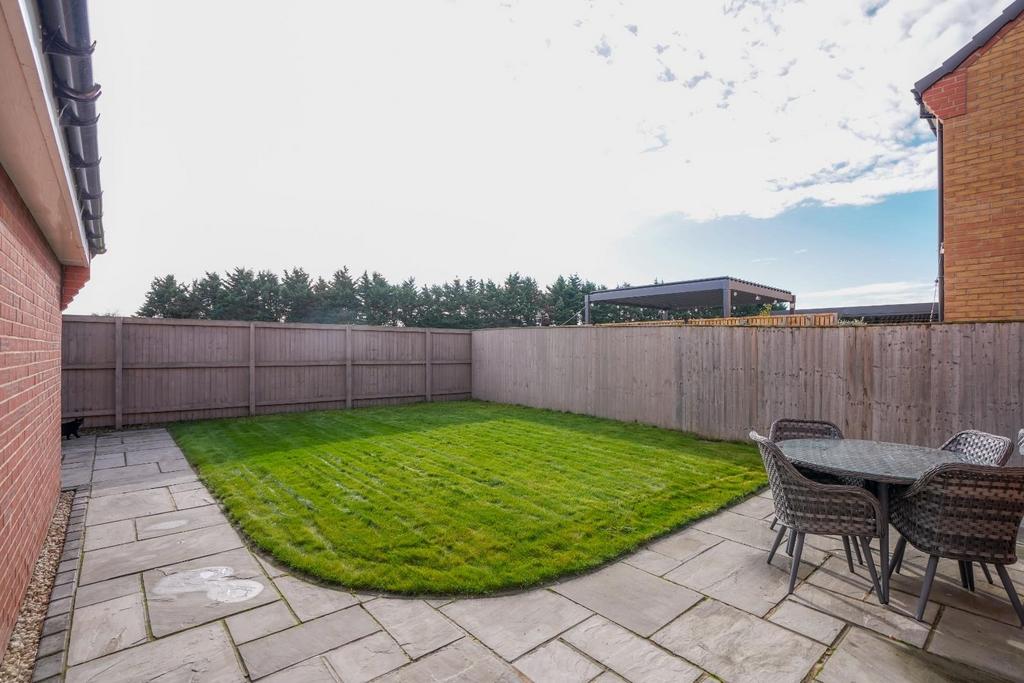 9 Waddington Drive, Snaith, DN14 9 FA DSC00903.jpg