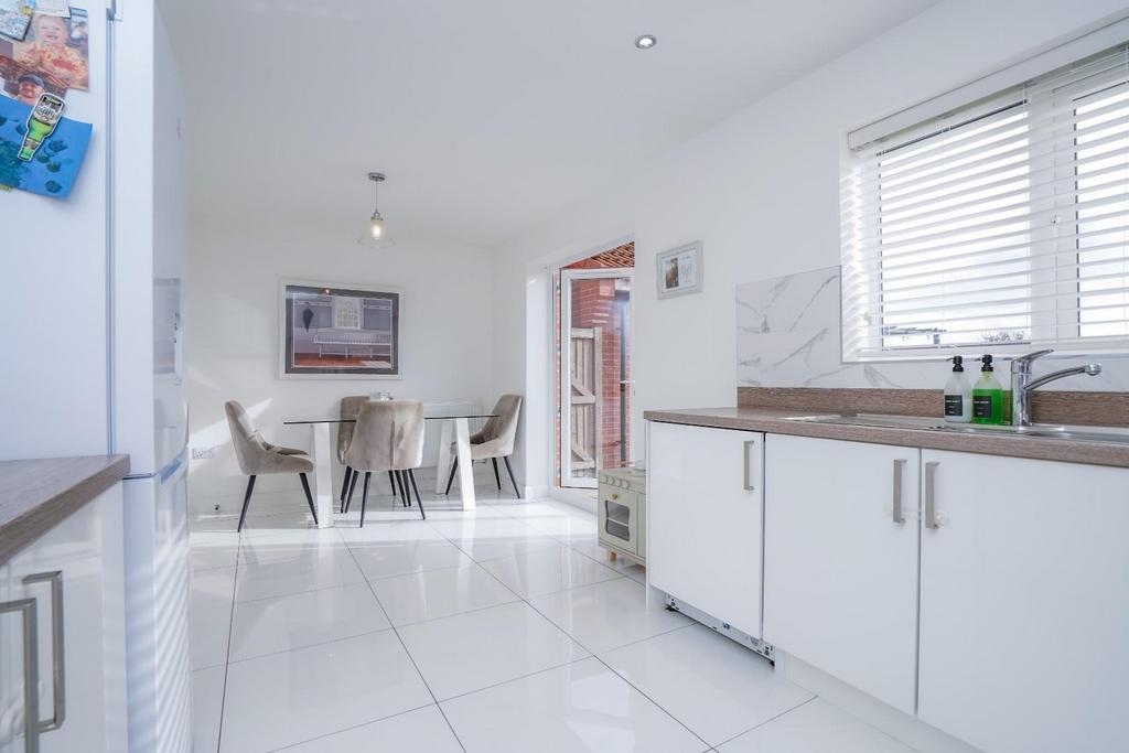 9 Waddington Drive, Snaith, DN14 9 FA DSC00886.jpg