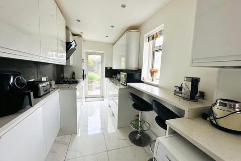 4 bedroom terraced house for sale, Hazelbank Road, Catford, London, SE6