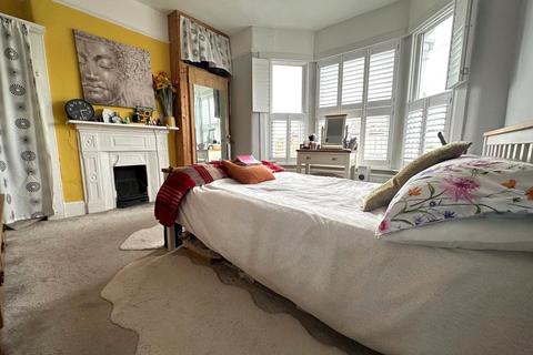 4 bedroom terraced house for sale, Hazelbank Road, Catford, London, SE6