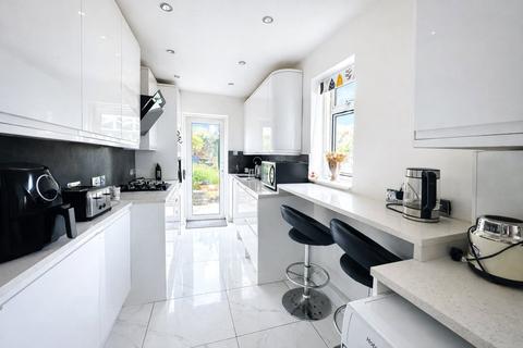4 bedroom terraced house for sale, Hazelbank Road, Catford, London, SE6