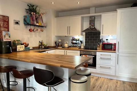 2 bedroom apartment for sale, Ashley Green, Wortley, Leeds, LS12