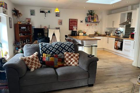 2 bedroom apartment for sale, Ashley Green, Wortley, Leeds, LS12