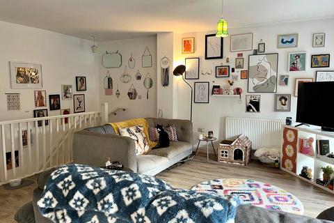 2 bedroom apartment for sale, Ashley Green, Wortley, Leeds, LS12