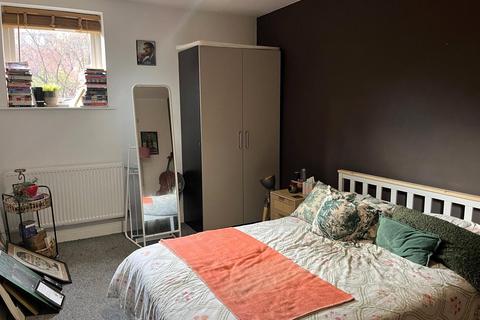 20 Ashley Green, Leeds, LS12 4EW