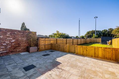 3 bedroom end of terrace house for sale, Willesby Road, Spalding