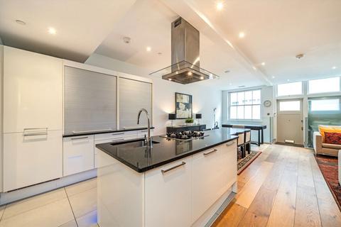 3 bedroom flat to rent, Atherstone Mews, London SW7
