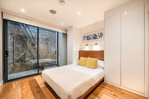 3 bedroom flat to rent, Atherstone Mews, London SW7