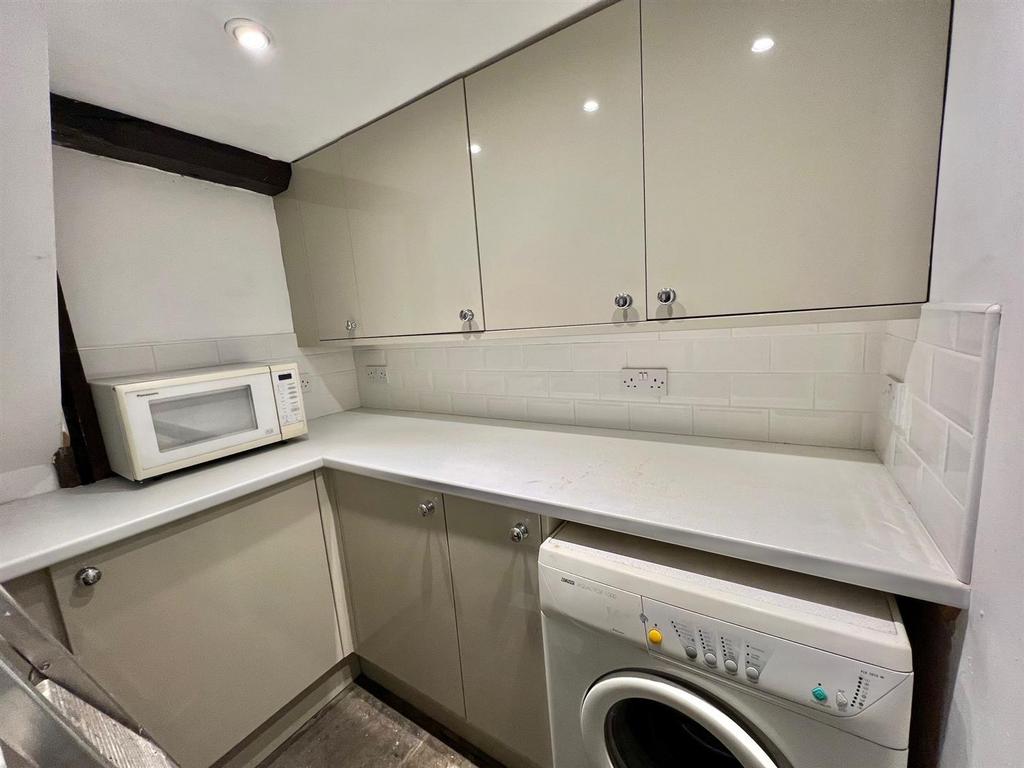 48 Wakefield Rd Kitchen 4.jpg