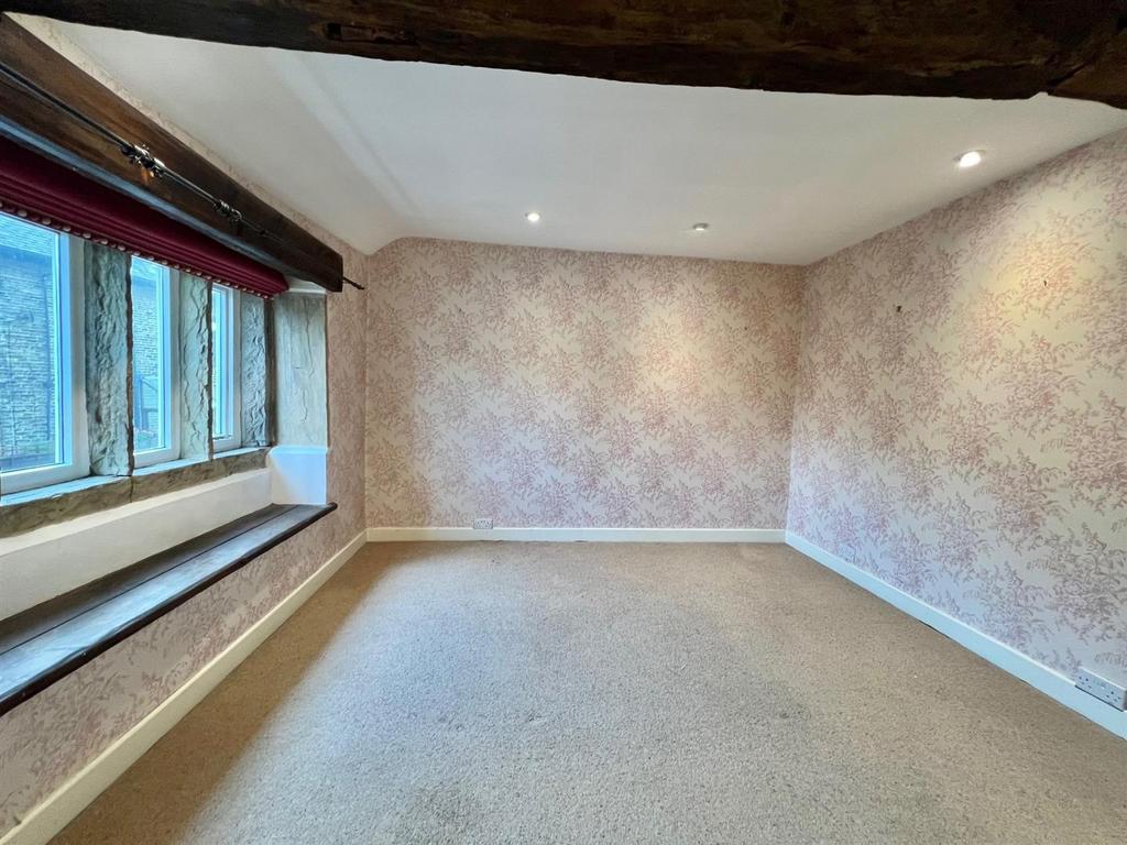 48 Wakefield Rd Front Bedroom with Ensuite.jpg