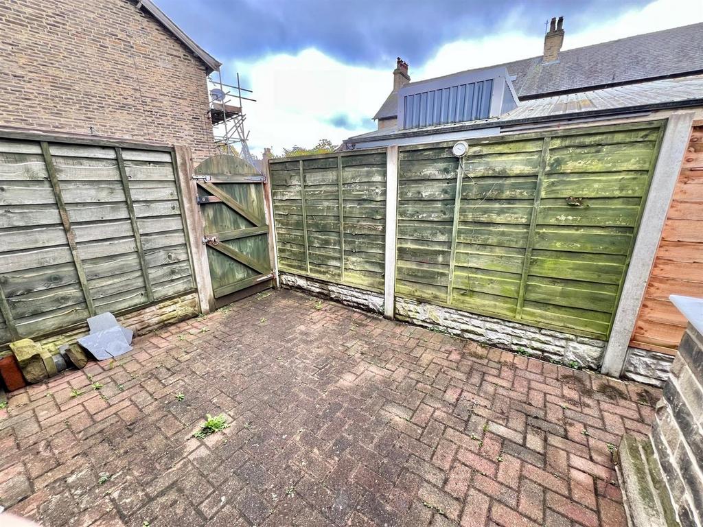 48 Wakefield Rd Yard.jpg