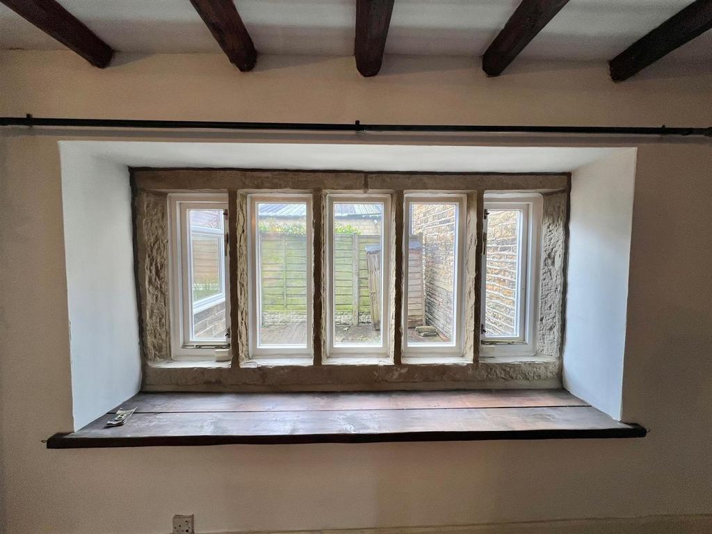 48 Wakefield Rd Lounge Window.jpg