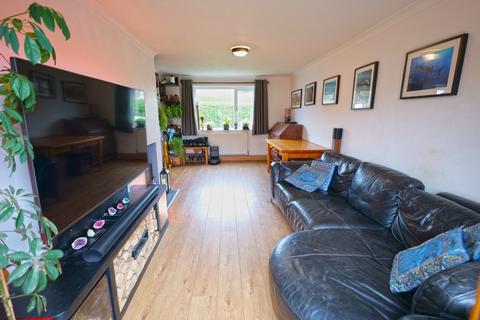28 Rainhall Crescent, Barnoldswick, BB18 6BS