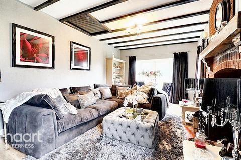 5 bedroom chalet for sale, Warden Road, Sheerness