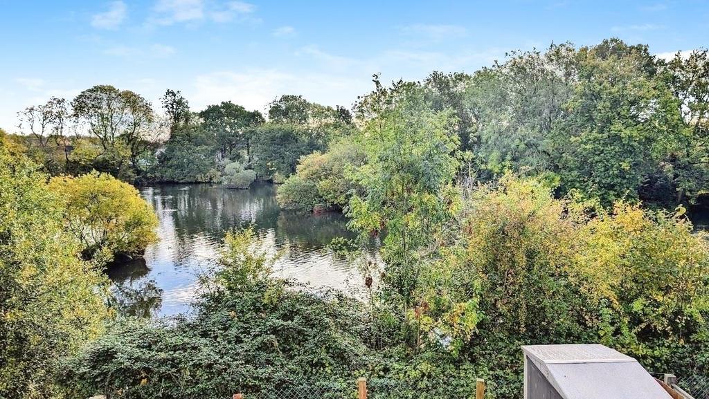 37 Hollybrook lake view a.jpg