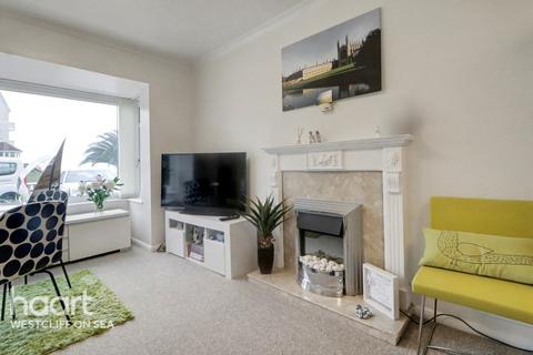 1 bedroom flat for sale, Shorefield Road, Westcliff-On-Sea