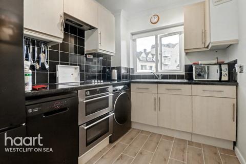 1 bedroom flat for sale, Shorefield Road, Westcliff-On-Sea