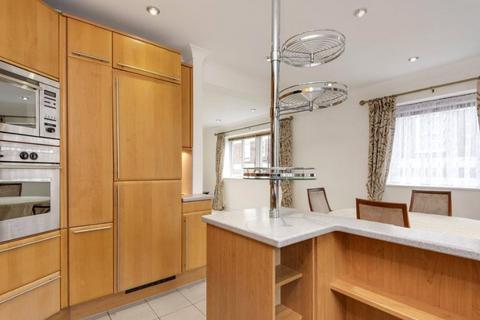 2 bedroom apartment to rent, Avenue Road, London NW8