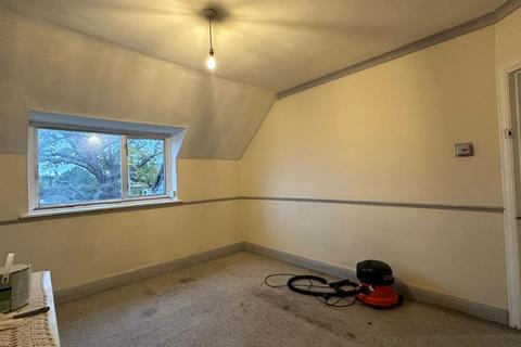 1 bedroom flat for sale, 96A Gilders Road, Chessington, Surrey, KT9 2AN
