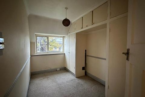 1 bedroom flat for sale, 96A Gilders Road, Chessington, Surrey, KT9 2AN