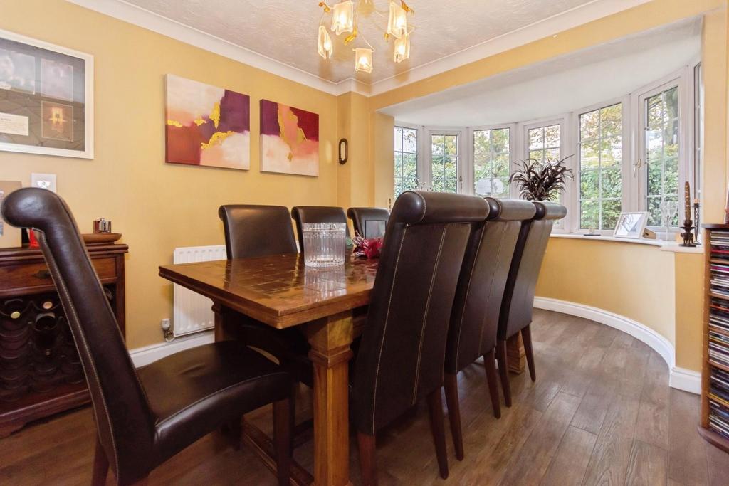 Dining Room (b).jpg