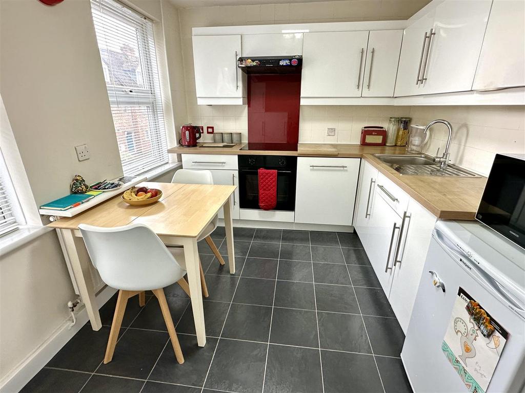 Dining/kitchen