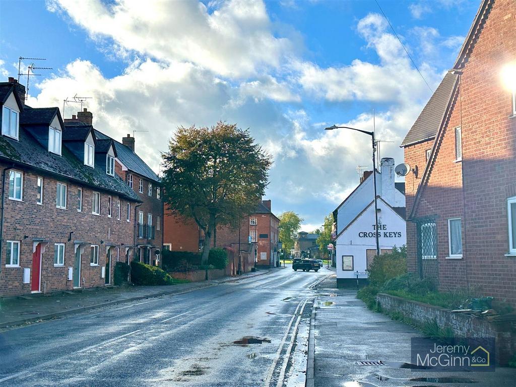 Walk to the High St