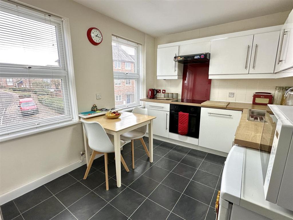 Dining/kitchen