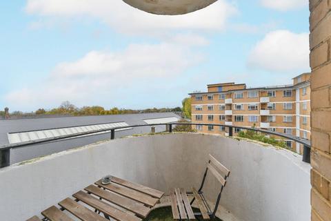 2 bedroom flat to rent, Christchurch Road, Brixton Hill, London, SW2