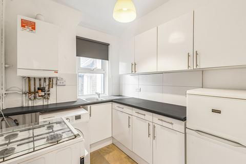 2 bedroom property to rent, Theatre Street, London, SW11