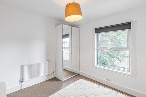 2 bedroom property to rent, Theatre Street, London, SW11