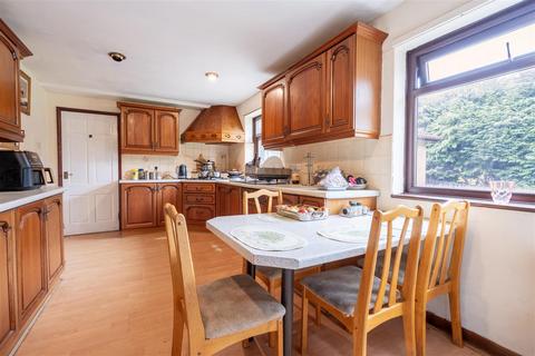 4 bedroom bungalow for sale, Berrishill Grove, Whitley Bay