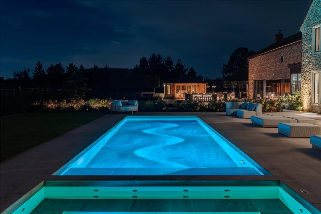 House & Pool