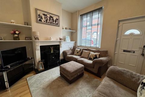 3 bedroom terraced house to rent, Chorley Street, Leek