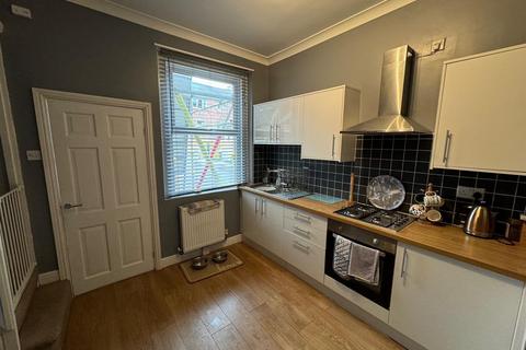 3 bedroom terraced house to rent, Chorley Street, Leek