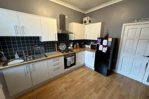 3 bedroom terraced house to rent, Chorley Street, Leek