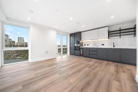 3 bedroom apartment to rent, Cairncross House, Kidbrook Village, London, SE3