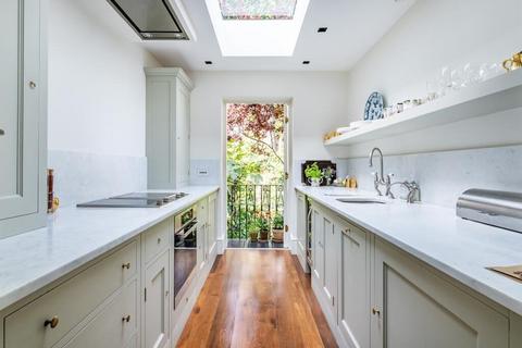 2 bedroom terraced house to rent, Walton Street, London