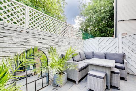 2 bedroom flat to rent, Bronsart Road, Fulham, London