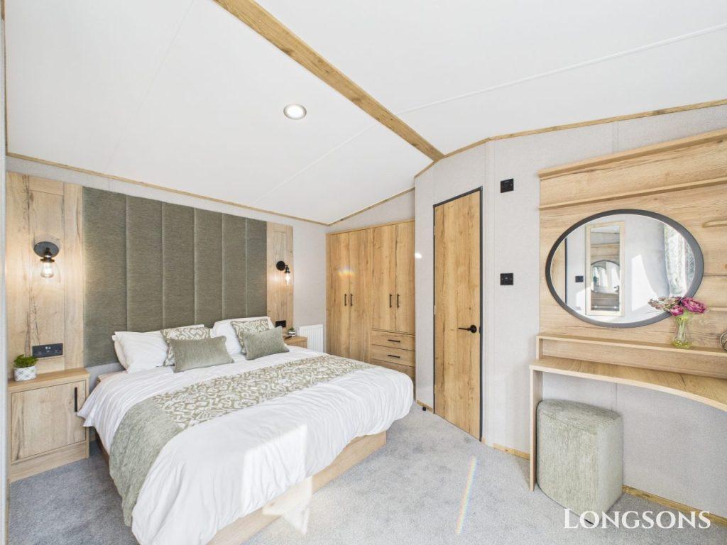 Cam02173g0 Pr0275 Still021