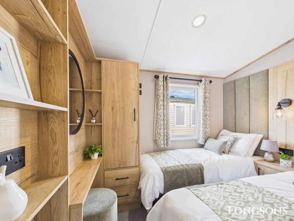 Cam02173g0 Pr0275 Still024