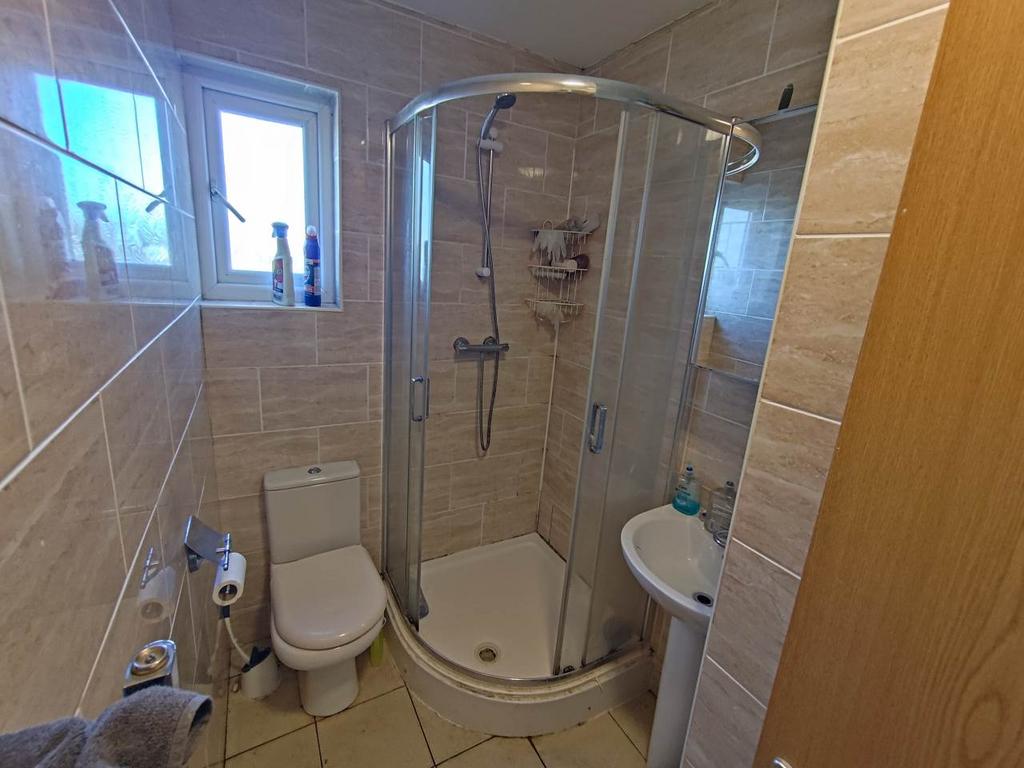 Top floor shower roo