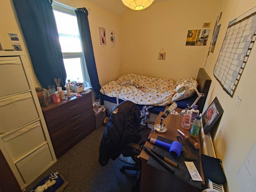 First floor middle r