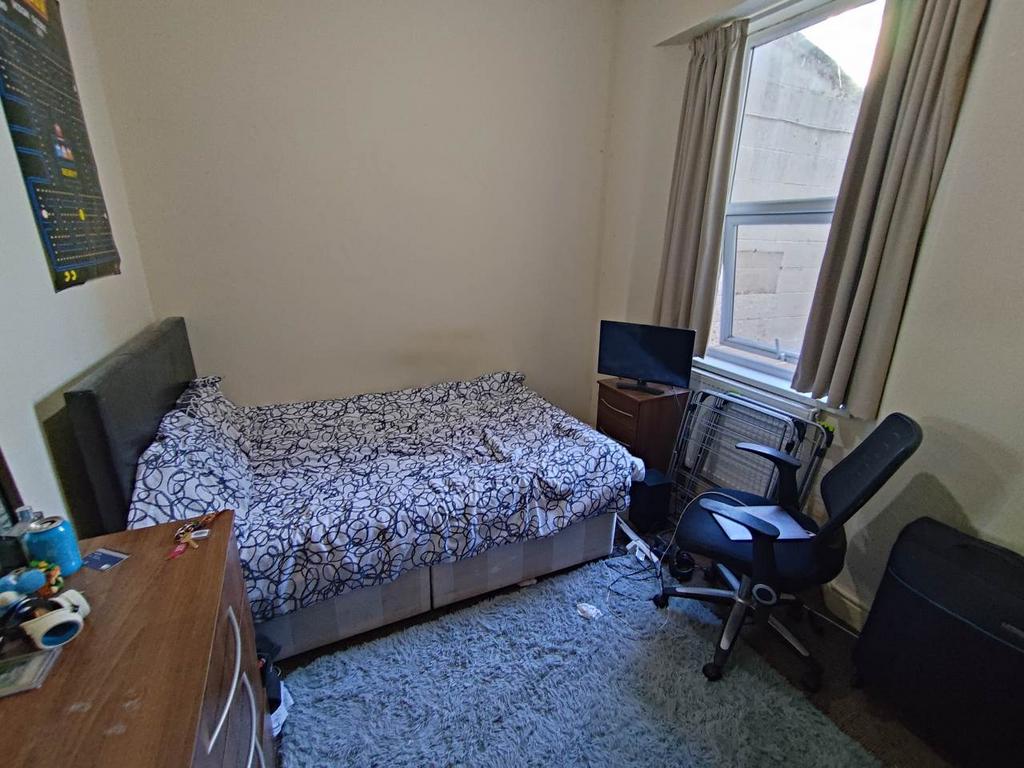 Ground floor middle